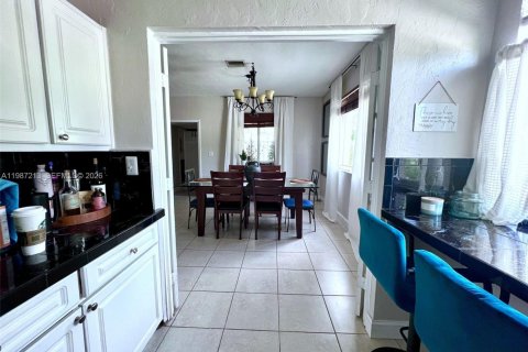 Снять в аренду виллу или дом в Норт-Майами-Бич, Флорида 3 спальни, 129.97м2, № 2047772 - фото 22