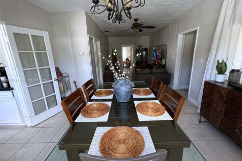 Снять в аренду виллу или дом в Норт-Майами-Бич, Флорида 3 спальни, 129.97м2, № 2047772 - фото 20