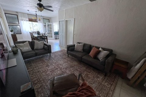 Снять в аренду виллу или дом в Норт-Майами-Бич, Флорида 3 спальни, 129.97м2, № 2047772 - фото 25