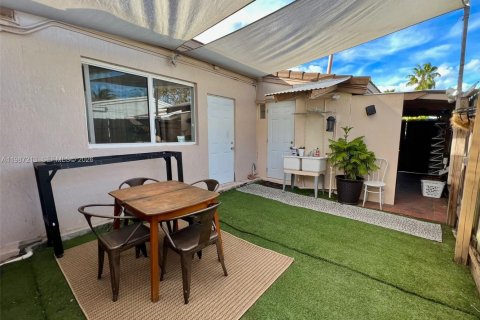 Снять в аренду виллу или дом в Норт-Майами-Бич, Флорида 3 спальни, 129.97м2, № 2047772 - фото 7