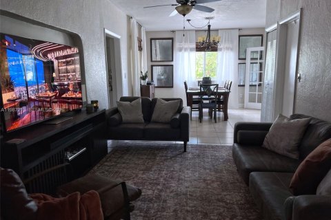 Снять в аренду виллу или дом в Норт-Майами-Бич, Флорида 3 спальни, 129.97м2, № 2047772 - фото 23