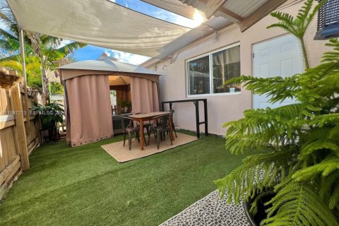 Снять в аренду виллу или дом в Норт-Майами-Бич, Флорида 3 спальни, 129.97м2, № 2047772 - фото 5