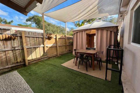 Снять в аренду виллу или дом в Норт-Майами-Бич, Флорида 3 спальни, 129.97м2, № 2047772 - фото 6