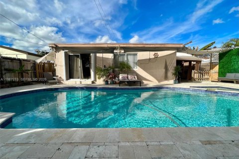 Дом в Норт-Майами-Бич, Флорида 3 спальни, 129.97м2 № 2047772