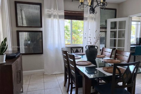 Снять в аренду виллу или дом в Норт-Майами-Бич, Флорида 3 спальни, 129.97м2, № 2047772 - фото 14