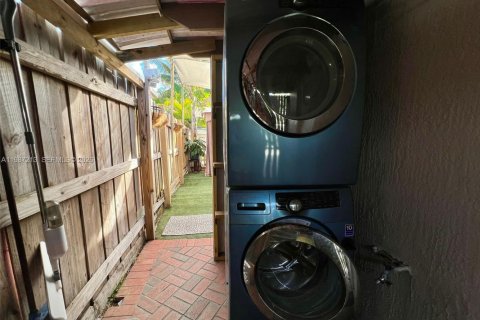 Снять в аренду виллу или дом в Норт-Майами-Бич, Флорида 3 спальни, 129.97м2, № 2047772 - фото 4