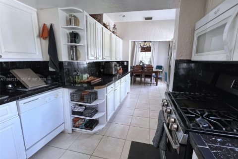Снять в аренду виллу или дом в Норт-Майами-Бич, Флорида 3 спальни, 129.97м2, № 2047772 - фото 21