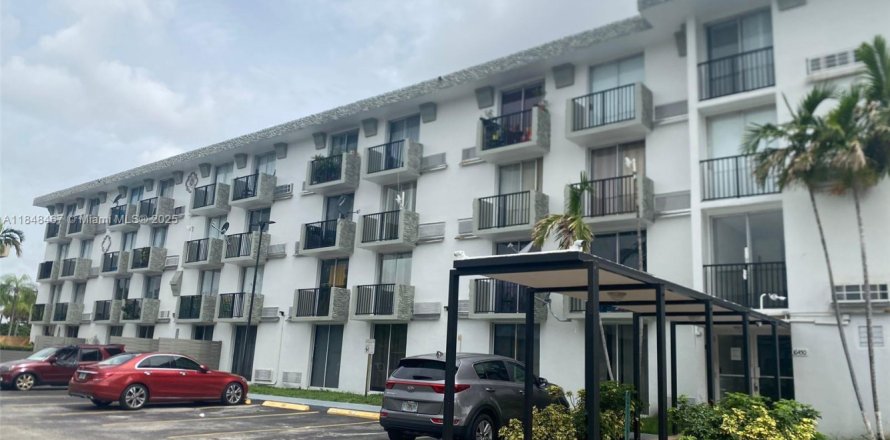 Estudio en el Condominio en Miami, Florida  № 1960377