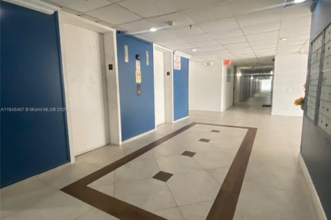 Condominio en venta en Miami, Florida, 35.77 m2 № 1960377 - foto 5