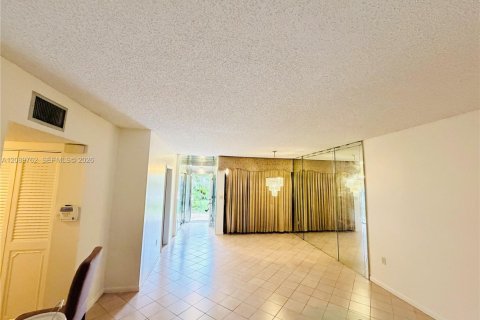 Copropriété à vendre à Miami, Floride: 2 chambres, 130.06 m2 № 2384638 - photo 7