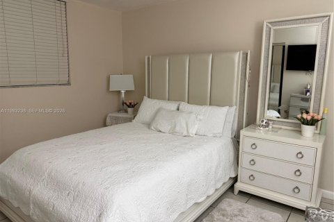 Condominio en alquiler en Miami, Florida, 2 dormitorios, 79.43 m2 № 2051254 - foto 10