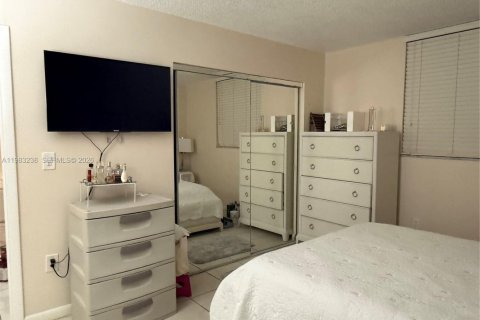 Condominio en alquiler en Miami, Florida, 2 dormitorios, 79.43 m2 № 2051254 - foto 12