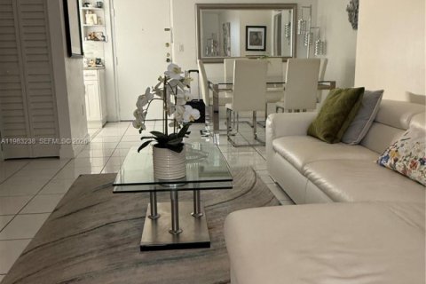 Condominio en alquiler en Miami, Florida, 2 dormitorios, 79.43 m2 № 2051254 - foto 22