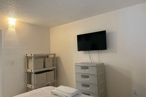 Condominio en alquiler en Miami, Florida, 2 dormitorios, 79.43 m2 № 2051254 - foto 20
