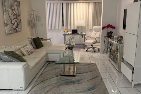Condominio en alquiler en Miami, Florida, 2 dormitorios, 79.43 m2 № 2051254 - foto 4