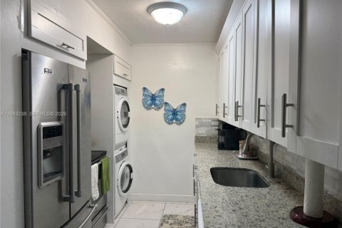 Condominio en alquiler en Miami, Florida, 2 dormitorios, 79.43 m2 № 2051254 - foto 6