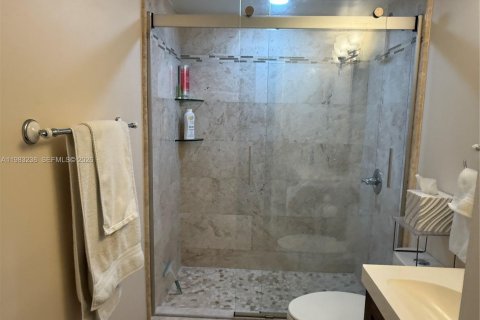 Condominio en alquiler en Miami, Florida, 2 dormitorios, 79.43 m2 № 2051254 - foto 14