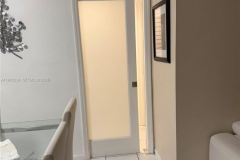 Condominio en alquiler en Miami, Florida, 2 dormitorios, 79.43 m2 № 2051254 - foto 16
