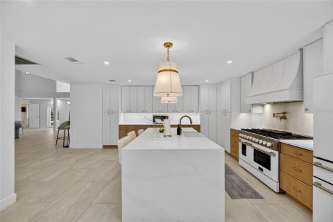 Купить виллу или дом в Лутц, Флорида 9 комнат, 412.11м2, № 2234805 - фото 14