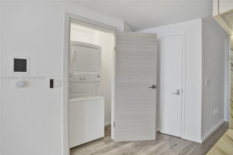 Condo in Miami, Florida, 1 bedroom № 2090273 - photo 29