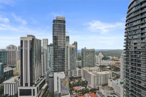 Condo in Miami, Florida, 1 bedroom № 2090273 - photo 13