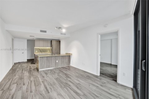 Condo in Miami, Florida, 1 bedroom № 2090273 - photo 11
