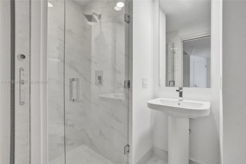 Condo in Miami, Florida, 1 bedroom № 2090273 - photo 27