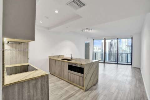 Condo in Miami, Florida, 1 bedroom № 2090273 - photo 3