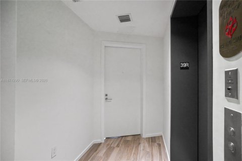 Condo in Miami, Florida, 1 bedroom № 2090273 - photo 30