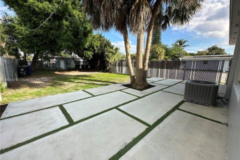 Villa ou maison à louer à Fort Lauderdale, Floride: 3 chambres, 87.79 m2 № 1823662 - photo 13
