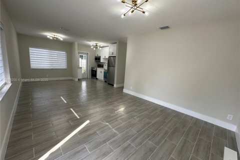 Villa ou maison à louer à Fort Lauderdale, Floride: 3 chambres, 87.79 m2 № 1823662 - photo 4