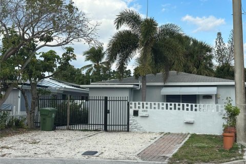 Villa ou maison à louer à Fort Lauderdale, Floride: 3 chambres, 87.79 m2 № 1823662 - photo 1