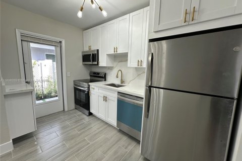 Villa ou maison à louer à Fort Lauderdale, Floride: 3 chambres, 87.79 m2 № 1823662 - photo 3