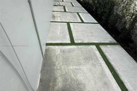 Villa ou maison à louer à Fort Lauderdale, Floride: 3 chambres, 87.79 m2 № 1823662 - photo 12