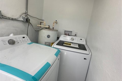 Villa ou maison à louer à Fort Lauderdale, Floride: 3 chambres, 87.79 m2 № 1823662 - photo 10