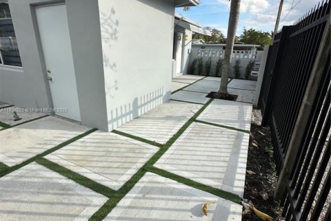 Villa ou maison à louer à Fort Lauderdale, Floride: 3 chambres, 87.79 m2 № 1823662 - photo 11