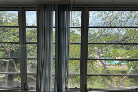 Condo in Lauderdale Lakes, Florida, 2 bedrooms  № 2016979 - photo 27