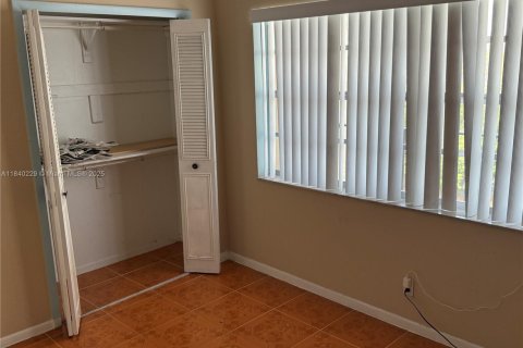 Condo in Lauderdale Lakes, Florida, 2 bedrooms  № 2016979 - photo 19