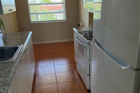 Condo in Lauderdale Lakes, Florida, 2 bedrooms  № 2016979 - photo 22