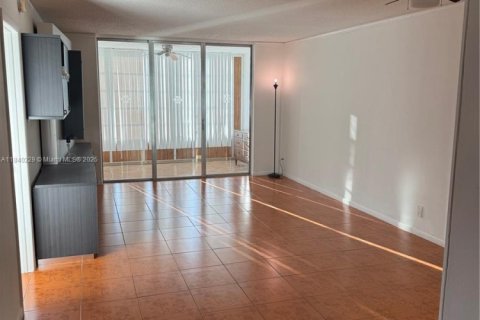 Condo in Lauderdale Lakes, Florida, 2 bedrooms  № 2016979 - photo 7