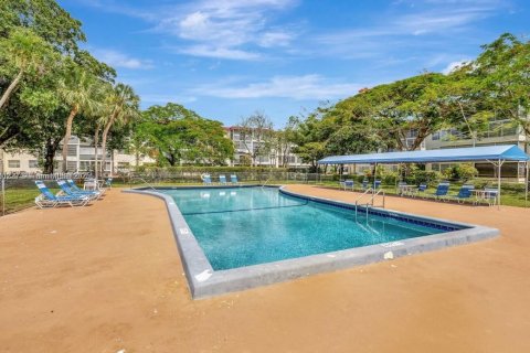 Condo in Lauderdale Lakes, Florida, 2 bedrooms  № 2016979 - photo 9