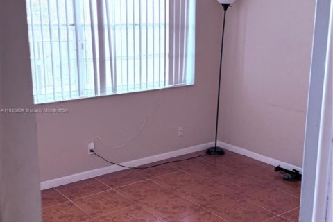 Condo in Lauderdale Lakes, Florida, 2 bedrooms  № 2016979 - photo 20