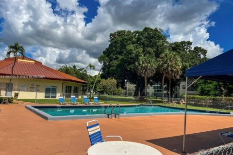 Condo in Lauderdale Lakes, Florida, 2 bedrooms  № 2016979 - photo 6