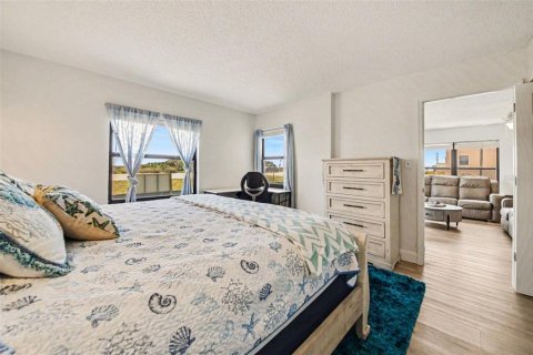 Condo in Ormond Beach, Florida, 2 bedrooms № 2109340 - photo 16