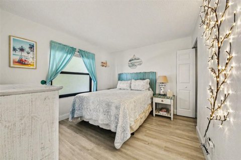 Condo in Ormond Beach, Florida, 2 bedrooms № 2109340 - photo 19
