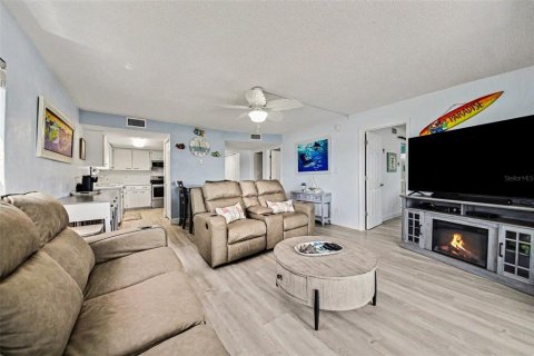 Condo in Ormond Beach, Florida, 2 bedrooms № 2109340 - photo 10