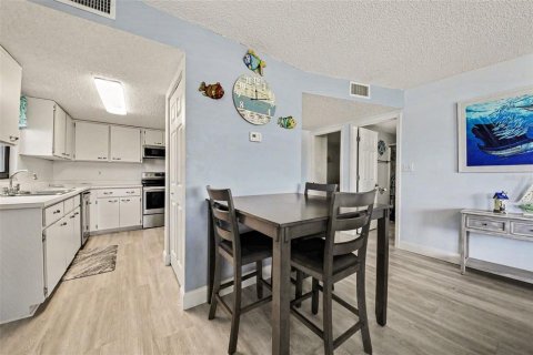 Condo in Ormond Beach, Florida, 2 bedrooms № 2109340 - photo 12