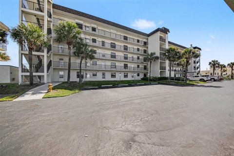 Condo in Ormond Beach, Florida, 2 bedrooms № 2109340 - photo 29