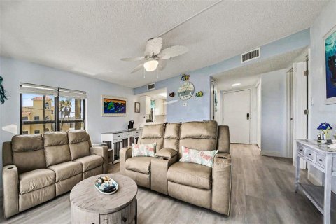 Condo in Ormond Beach, Florida, 2 bedrooms № 2109340 - photo 11