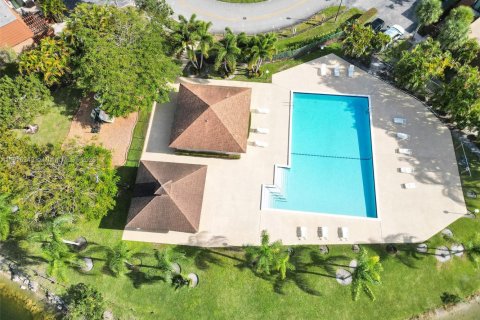 Townhouse in Davie, Florida 3 bedrooms, 153.66 sq.m. № 1971542 - photo 26